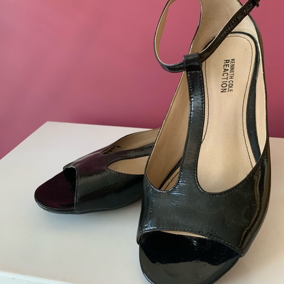 Kenneth Cole Reaction Black Patent Sandals - Picture 4 of 7